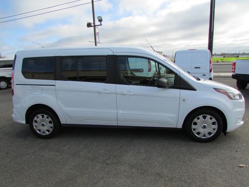 Used 2022 Ford Transit Connect XLT image 5