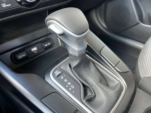 Used 2025 Kia Soul LX w/ LX Technology Package FWD image 41