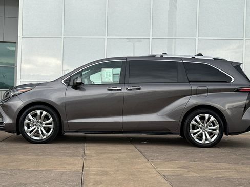Certified 2024 Toyota Sienna Platinum image 8