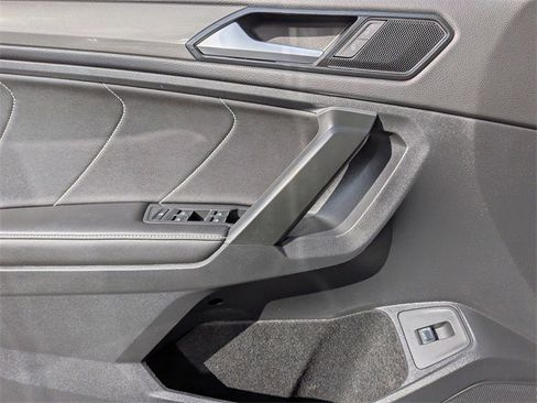 Certified 2024 Volkswagen Tiguan SE image 25