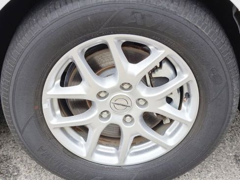 Used 2023 Chrysler Pacifica Touring-L image 10