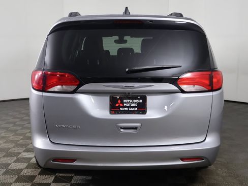 Used 2021 Chrysler Voyager Lxi image 9