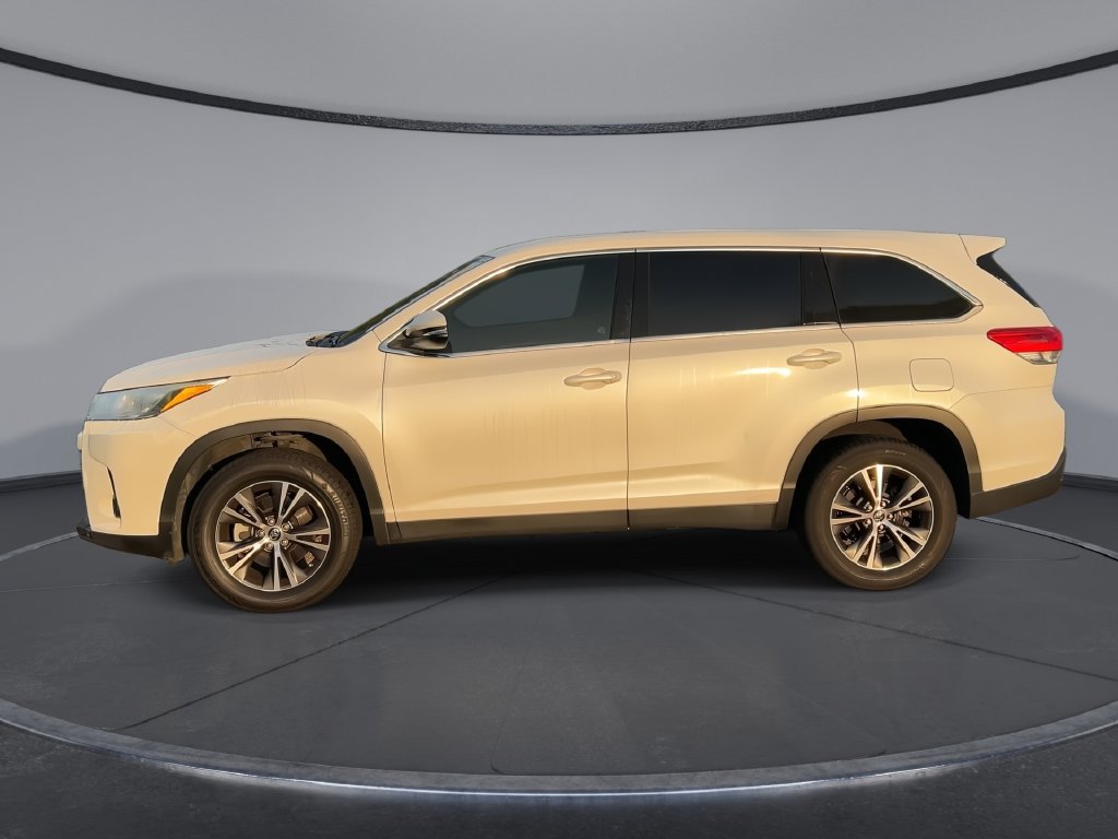 Used 2019 Toyota Highlander LE FWD image 5