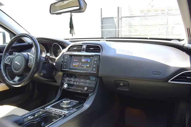 Used 2017 Jaguar XE Premium RWD image 12