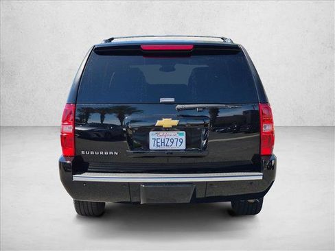 Used 2014 Chevrolet Suburban LTZ RWD image 6