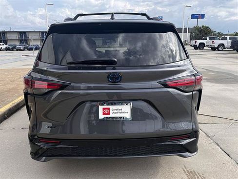 Used 2025 Toyota Sienna XSE w/ XSE Plus Package FWD image 4