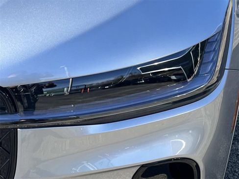 Used 2025 Lincoln Nautilus Reserve image 9