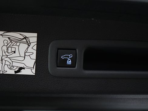 Used 2024 Toyota Sienna Limited AWD/4WD image 19