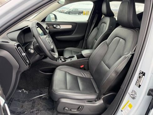 Used 2020 Volvo XC40 T5 Momentum image 10