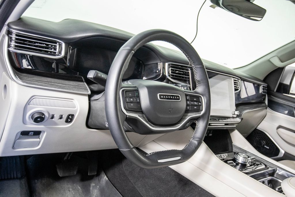 Used 2022 Jeep Wagoneer Series III w/ Premium Group I AWD/4WD image 17