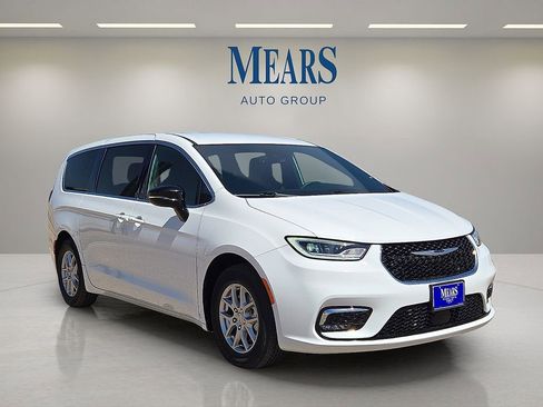 Used 2025 Chrysler Pacifica Select FWD image 7