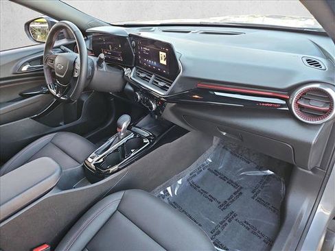 Used 2024 Chevrolet Trax RS w/ Sunroof Package image 27