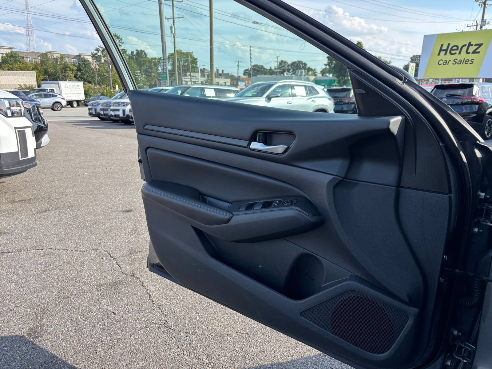 Used 2025 Nissan Altima 2.5 SV FWD image 18