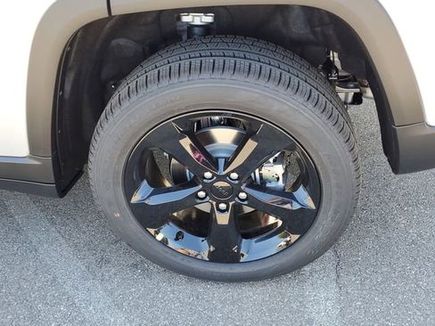 New 2025 Jeep Grand Cherokee Limited w/ Luxury Tech Group II image 5