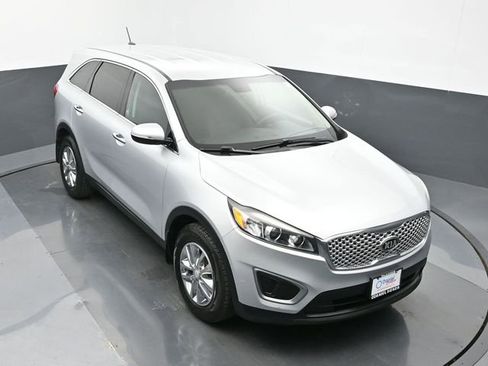 Used 2017 Kia Sorento L image 19
