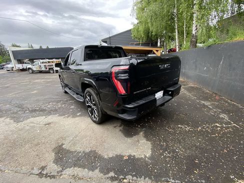 Used 2025 GMC Sierra EV Denali AWD/4WD image 4
