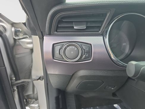 Used 2015 Ford Mustang Coupe RWD image 19