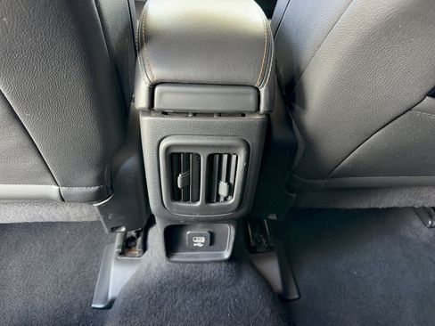 Used 2018 Jeep Compass Latitude FWD image 31
