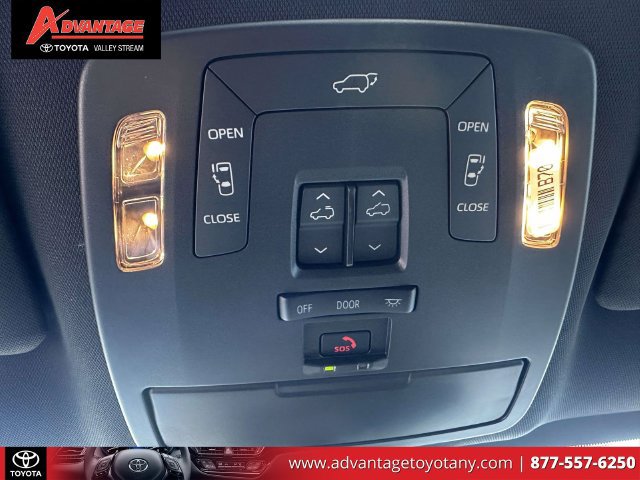 Used 2026 Toyota Sienna XSE FWD image 39