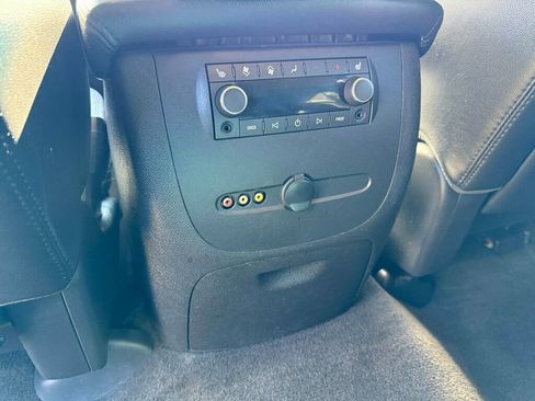 Used 2014 Chevrolet Suburban LT w/ Luxury Package image 36