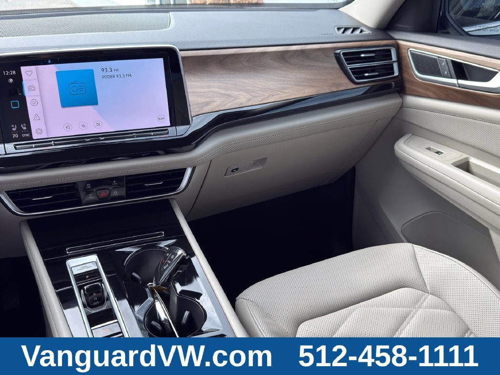 Used 2024 Volkswagen Atlas SE w/ Black Wheel Package FWD image 30