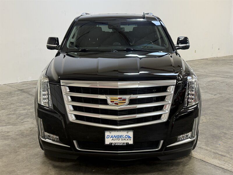 Used 2018 Cadillac Escalade Luxury AWD/4WD image 10