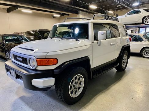 Used 2011 Toyota FJ Cruiser 4WD w/ Convenience Pkg image 4