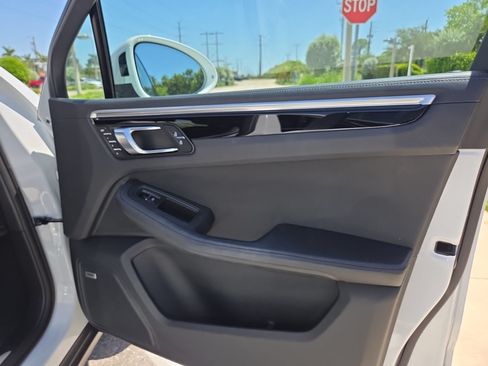 Used 2020 Porsche Macan S AWD/4WD image 19