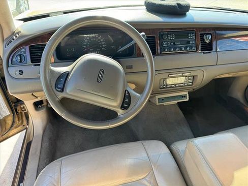 Used 1999 Lincoln Town Car Executive image 5