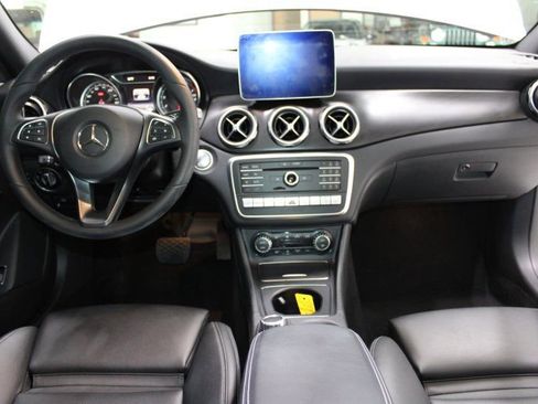 Used 2019 Mercedes-Benz GLA 250 4MATIC w/ Premium Package image 7