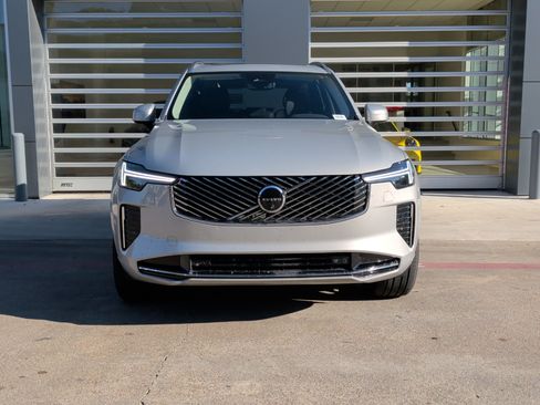 Used 2025 Volvo XC90 B6 Plus image 3