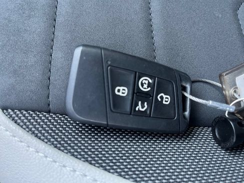Used 2026 Volkswagen Taos SE AWD/4WD image 21