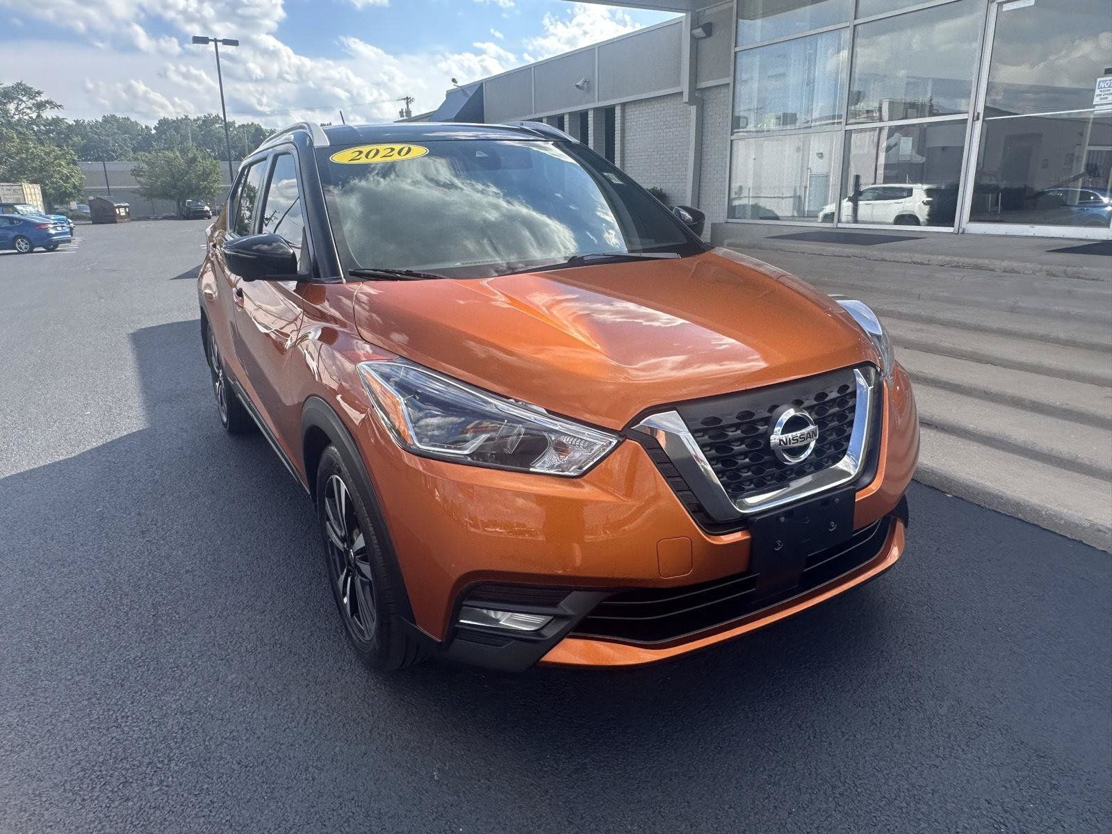 Used 2020 Nissan Kicks SR w/ SR Premium Package FWD image 3