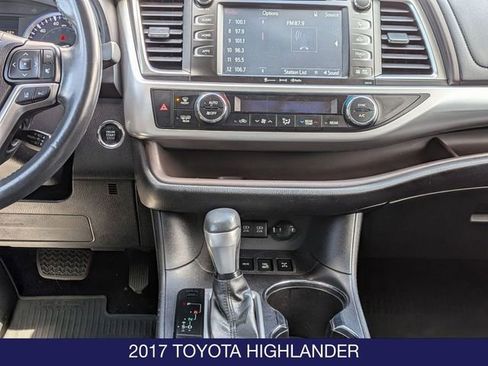 Used 2017 Toyota Highlander XLE AWD/4WD image 16