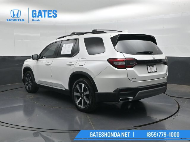 Used 2023 Honda Pilot Touring image 8