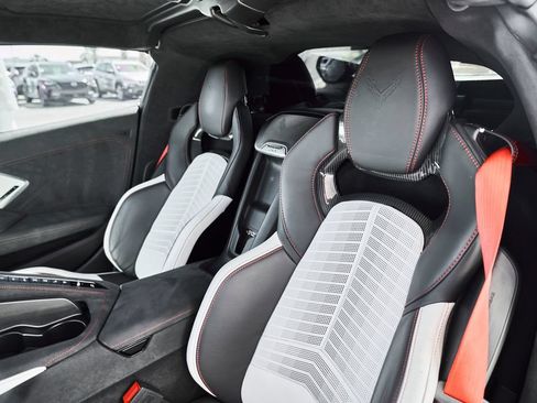 Used 2023 Chevrolet Corvette Z06 RWD image 37