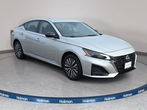 Used 2024 Nissan Altima 2.5 SV AWD/4WD image 4