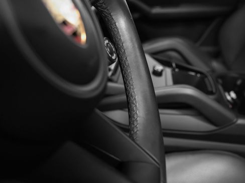 Certified 2024 Porsche Cayenne Coupe AWD/4WD image 31