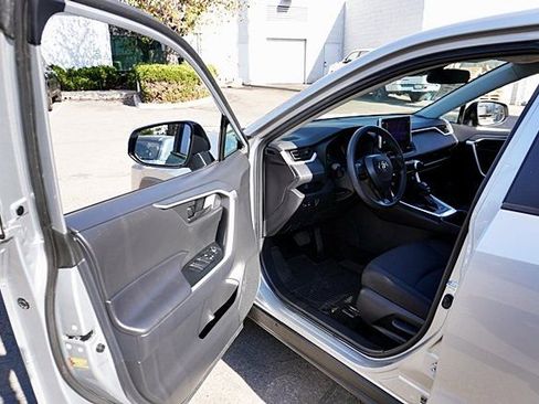 Used 2025 Toyota RAV4 LE image 34