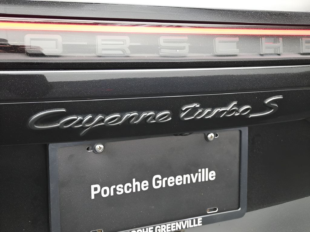 Certified 2022 Porsche Cayenne Turbo S AWD/4WD image 9