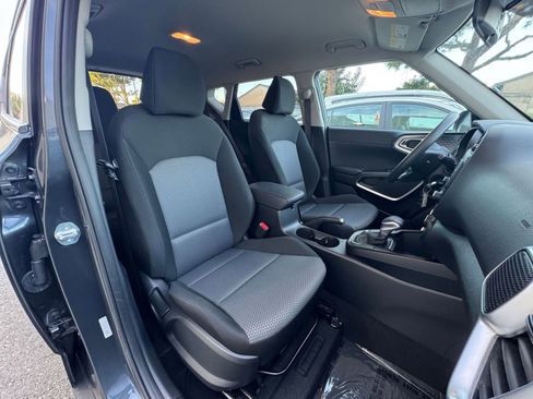 Used 2025 Kia Soul LX w/ LX Technology Package image 34