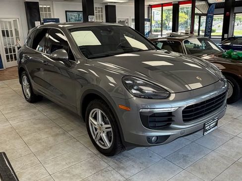Used 2016 Porsche Cayenne AWD/4WD image 3