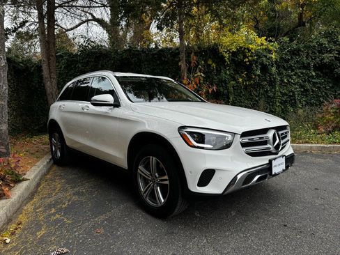 Used 2022 Mercedes-Benz GLC 300 4MATIC image 3