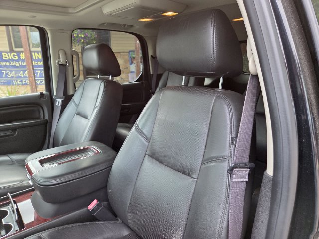 Used 2013 Cadillac Escalade Premium AWD/4WD image 19