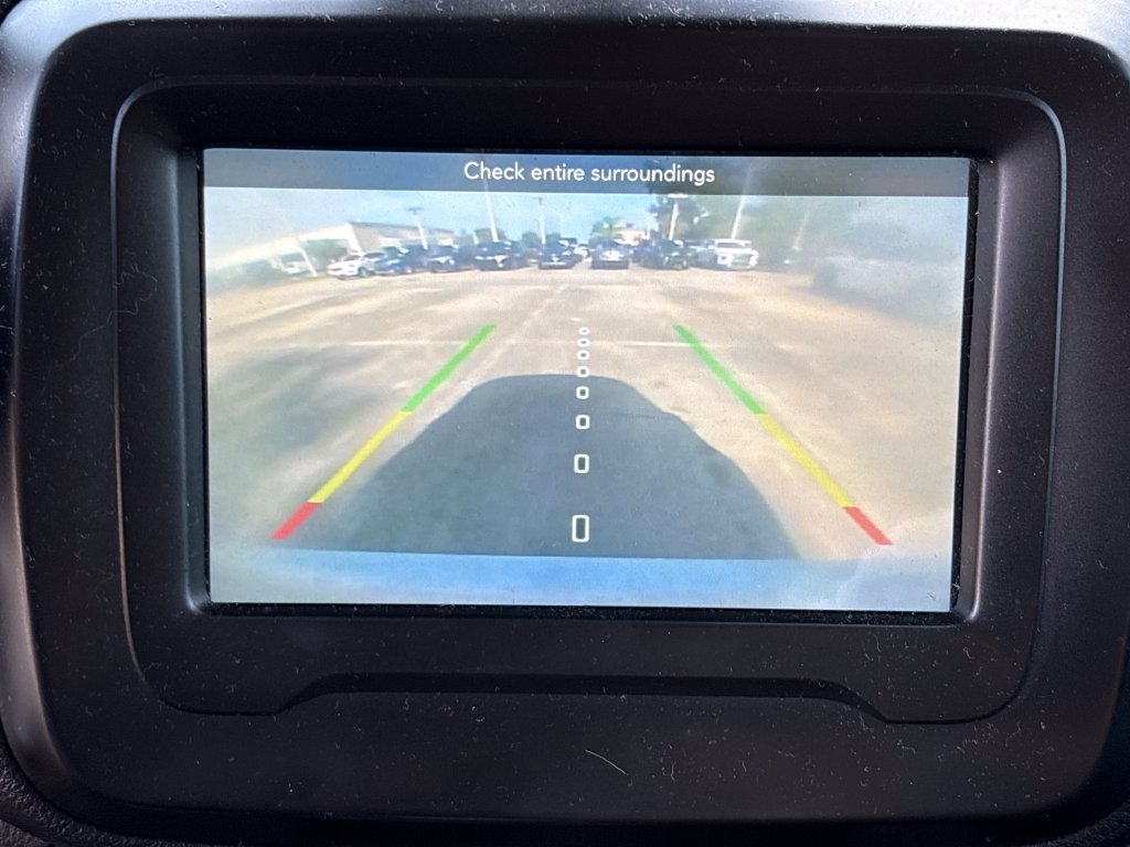 Used 2018 Jeep Renegade Latitude FWD image 46