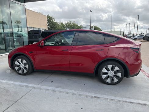 Used 2021 Tesla Model Y Long Range image 7