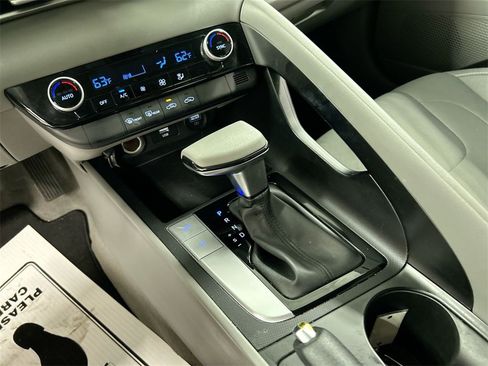 Used 2023 Hyundai Elantra SEL image 17