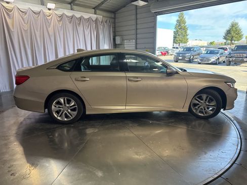 Used 2018 Honda Accord LX image 4