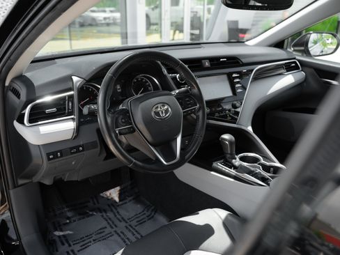 Used 2018 Toyota Camry XLE FWD image 10