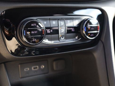 Used 2022 Buick Encore GX Select image 25